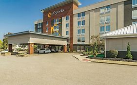 La Quinta Inn & Suites Cleveland Airport West